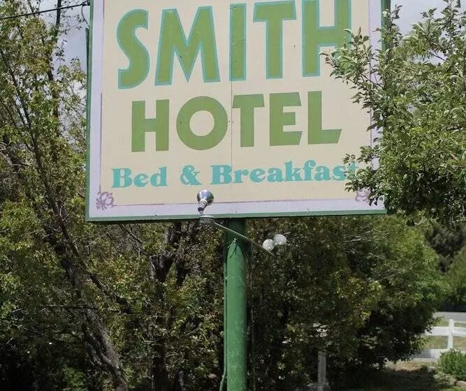 Historic Smith Hotel B&b