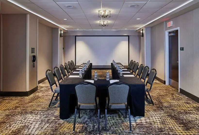 Hotel Doubletree By Hilton Raleigh Crabtree Valley