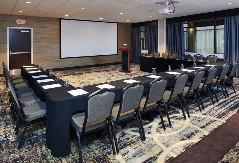 ホテル Doubletree By Hilton Raleigh Crabtree Valley