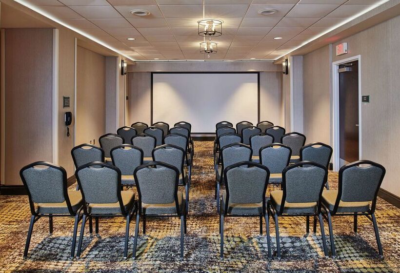 ホテル Doubletree By Hilton Raleigh Crabtree Valley