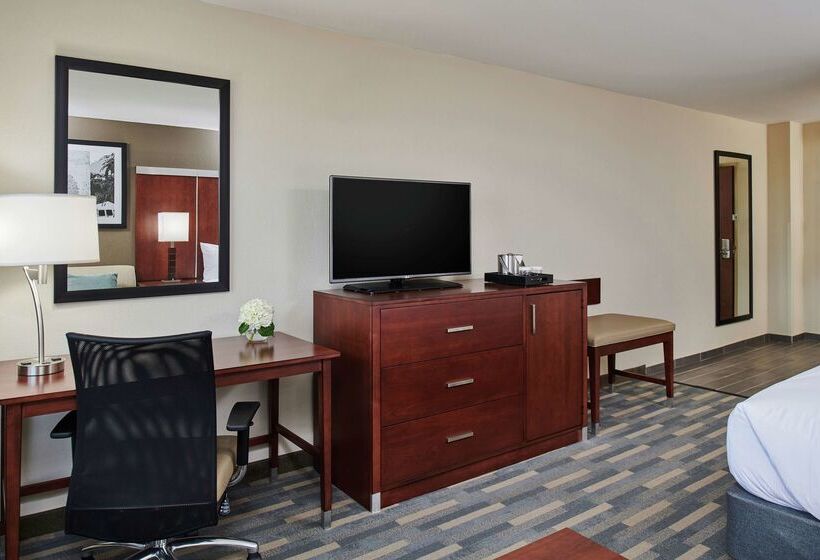 ホテル Doubletree By Hilton Raleigh Crabtree Valley