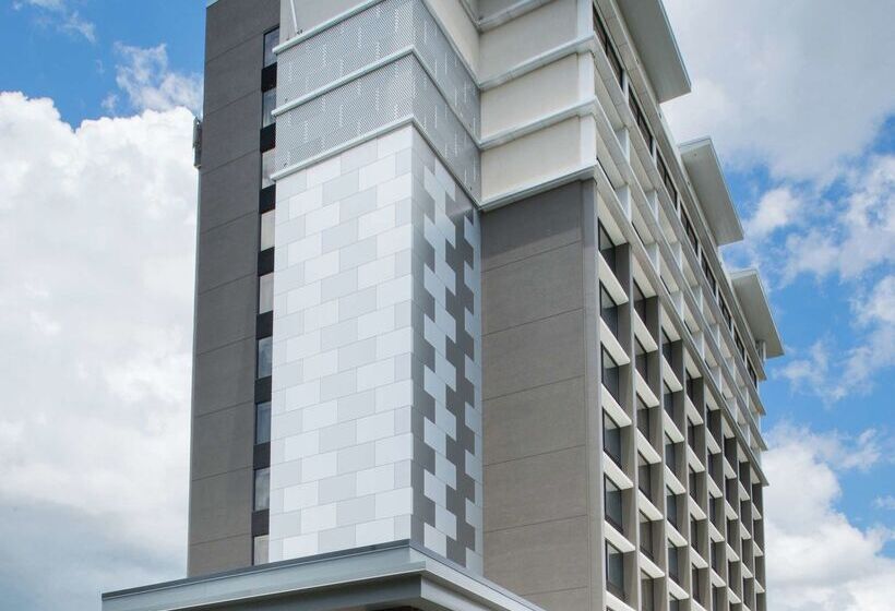 ホテル Doubletree By Hilton Raleigh Crabtree Valley