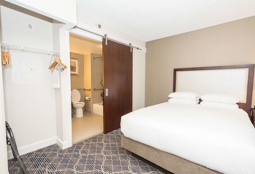 هتل Doubletree Suites By Hilton At The Battery Atlanta