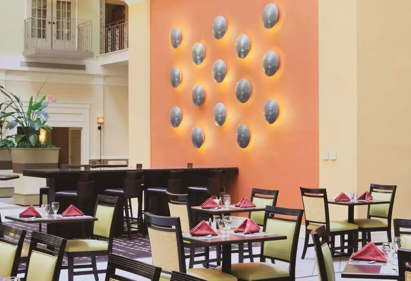 فندق Doubletree Suites By Hilton At The Battery Atlanta