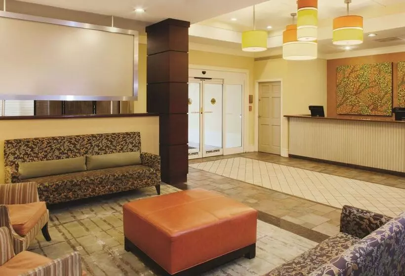 فندق Doubletree Suites By Hilton At The Battery Atlanta