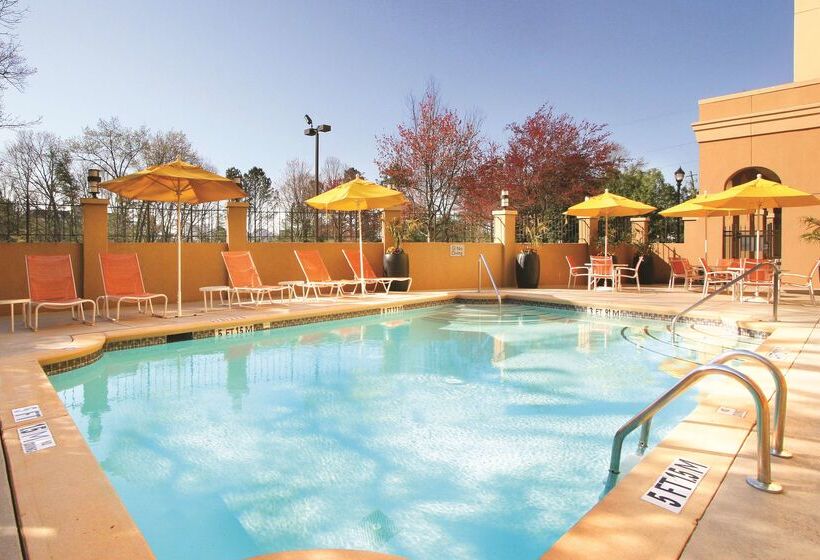 هتل Doubletree Suites By Hilton At The Battery Atlanta