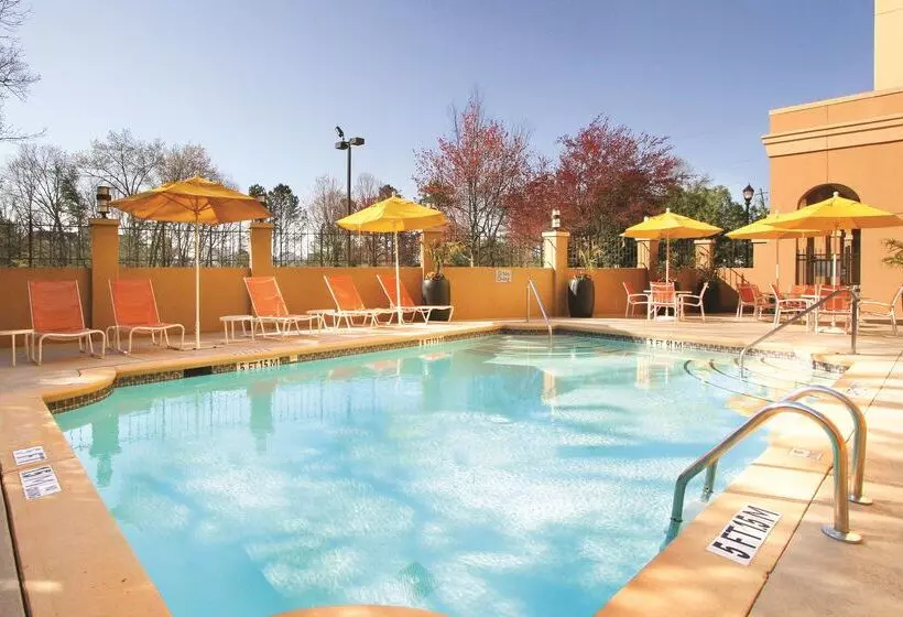 فندق Doubletree Suites By Hilton At The Battery Atlanta