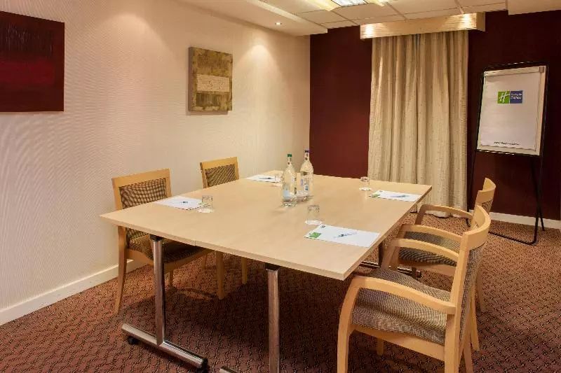 ホテル Holiday Inn Express London Stansted Airport, An Ihg