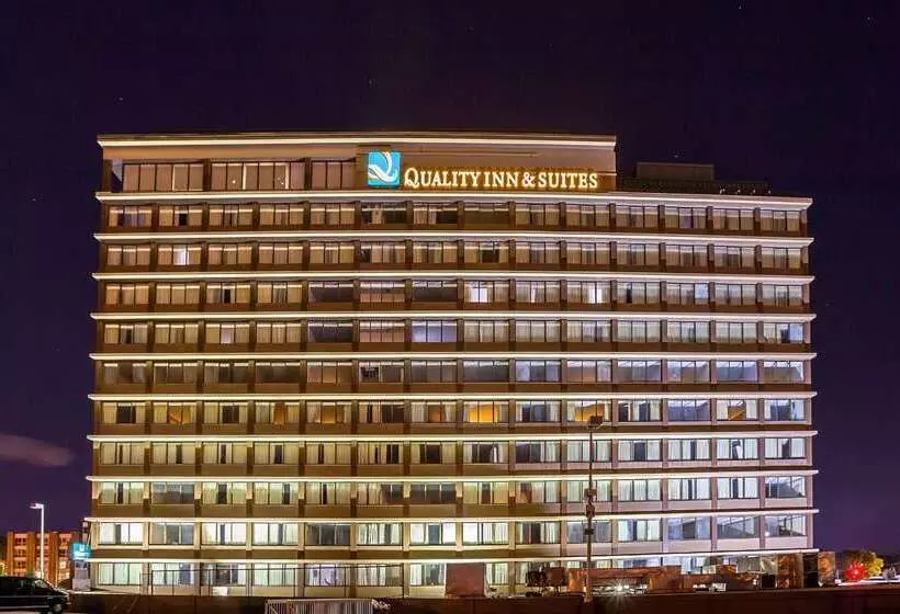 Hotel Quality Inn & Suites