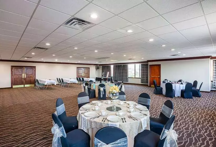 Hotel Quality Inn & Suites