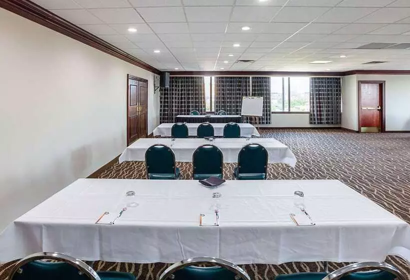 Hotel Quality Inn & Suites