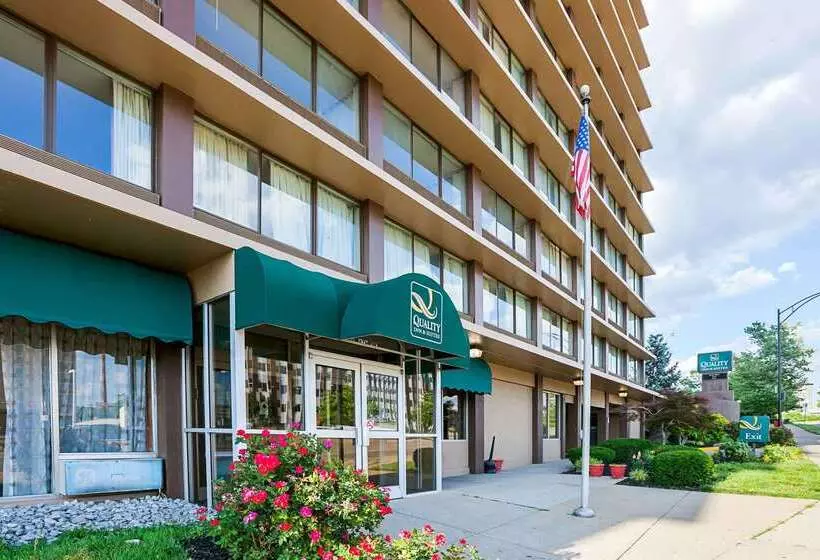 Hotel Quality Inn & Suites