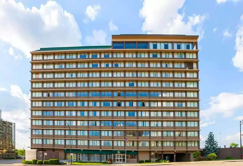 Hotel Quality Inn & Suites