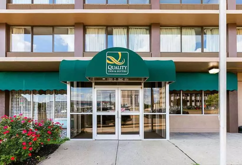 Hotel Quality Inn & Suites