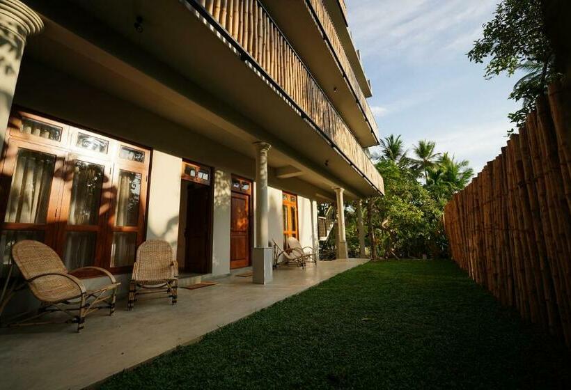 בית מלון כפרי Bombora Hiriketiya