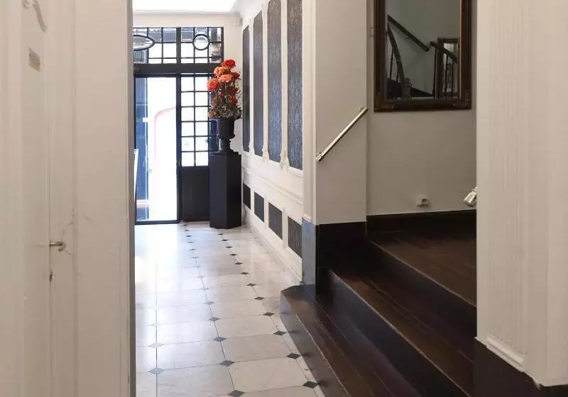 هتل Du Théâtre