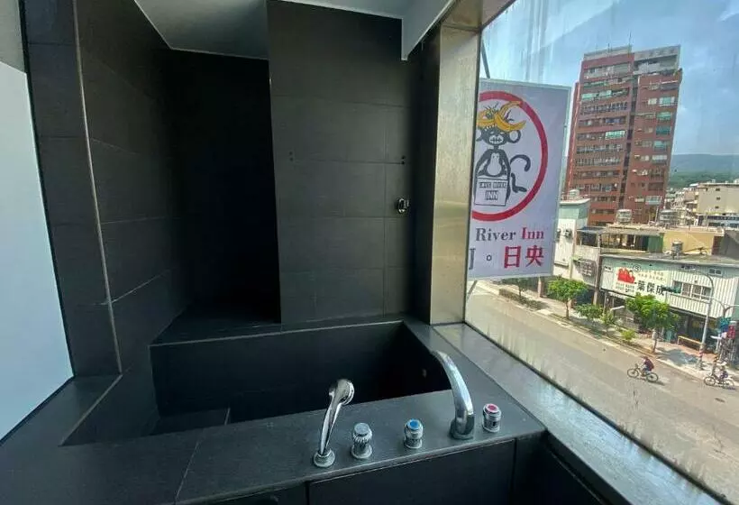 هتل Love River Inn 愛河日央
