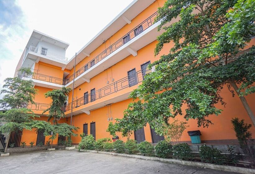 בית מלון כפרי Oyo 2639 Oxy Townhouse