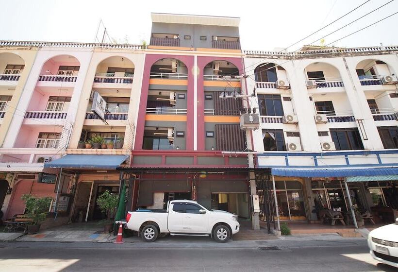 בית מלון כפרי Oyo 878 Sintara Residence