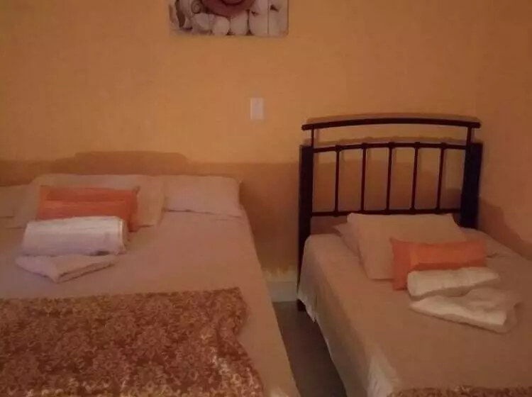 پانسیون Cataleya Hostel