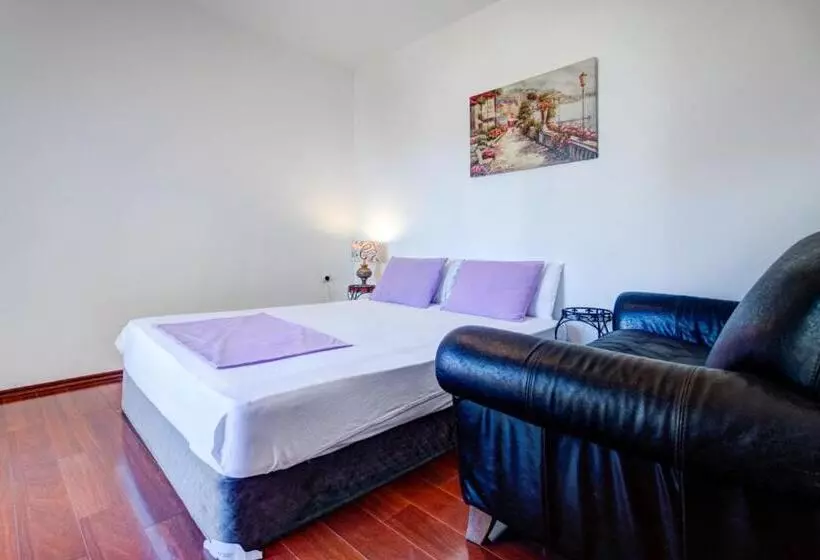 پانسیون Vera Apartments