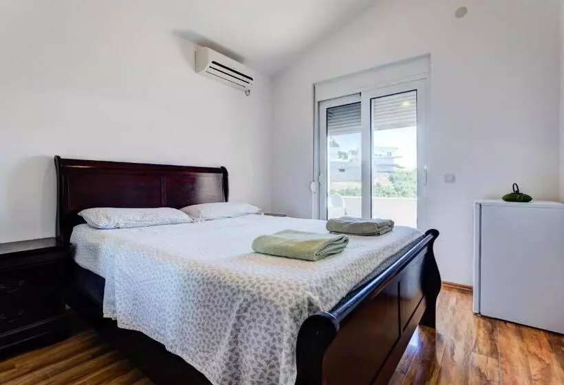 پانسیون Vera Apartments
