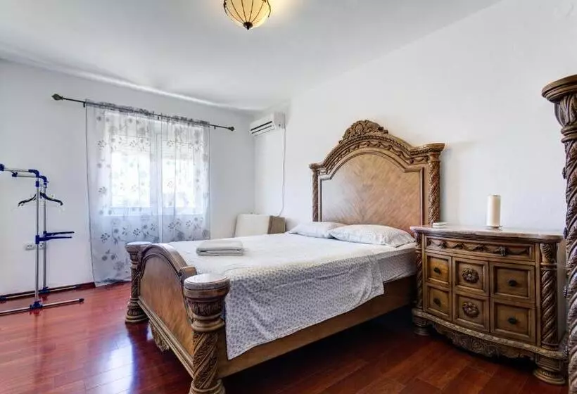 پانسیون Vera Apartments