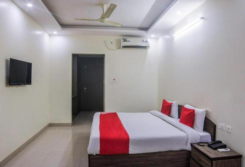 בית מלון כפרי Capital O  Shivalaya