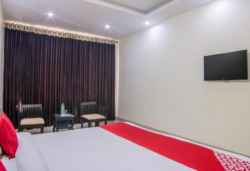 בית מלון כפרי Capital O  Shivalaya