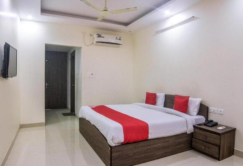 בית מלון כפרי Capital O  Shivalaya