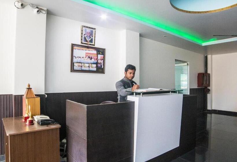 בית מלון כפרי Capital O  Shivalaya