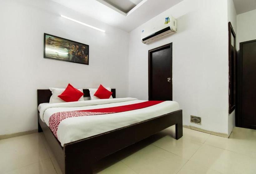 Hotel Oyo 43484  Real Residency