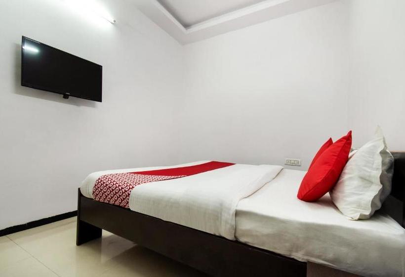 Hotel Oyo 43484  Real Residency