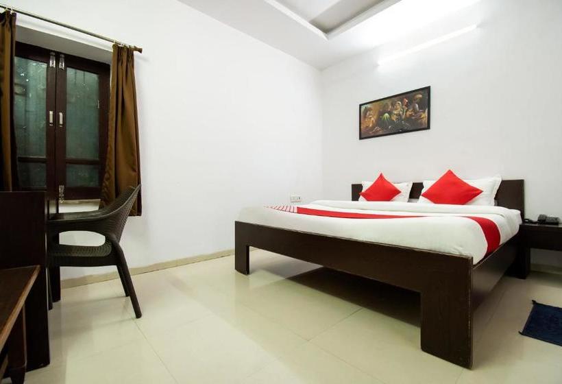 Hotel Oyo 43484  Real Residency