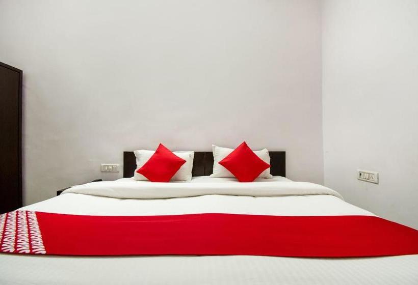 Hotel Oyo 43484  Real Residency