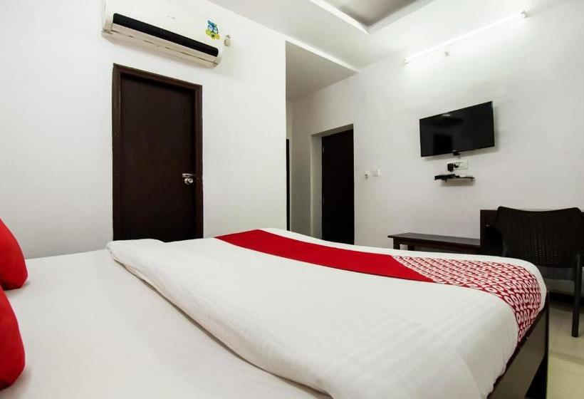 Hotel Oyo 43484  Real Residency