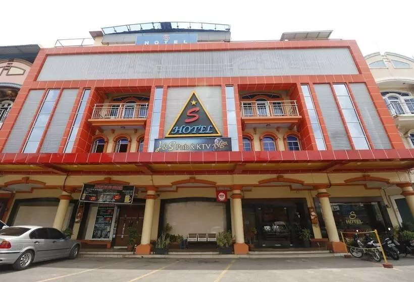 Hotelli Reddoorz Plus Near Dc Mall Batam