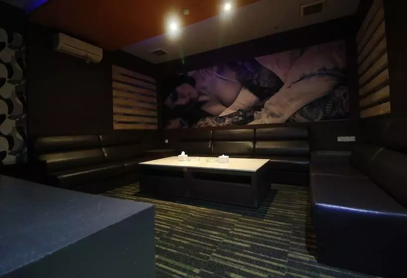 Hotelli Reddoorz Plus Near Dc Mall Batam