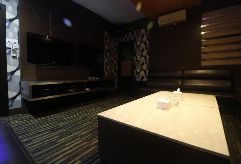 فندق Reddoorz Plus Near Dc Mall Batam