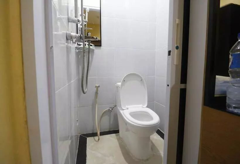 Hotelli Reddoorz Plus Near Dc Mall Batam