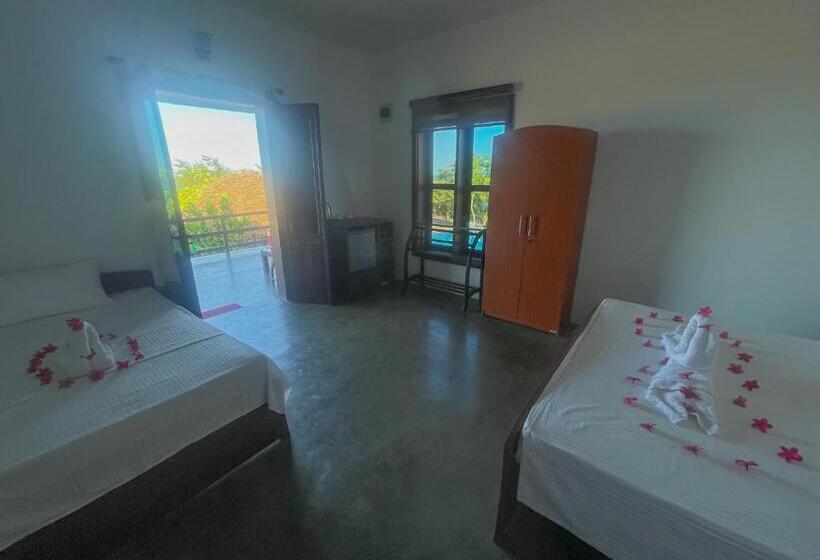 بنسيون Whisky Point Surf Cabana