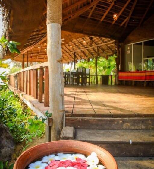 بنسيون Whisky Point Surf Cabana