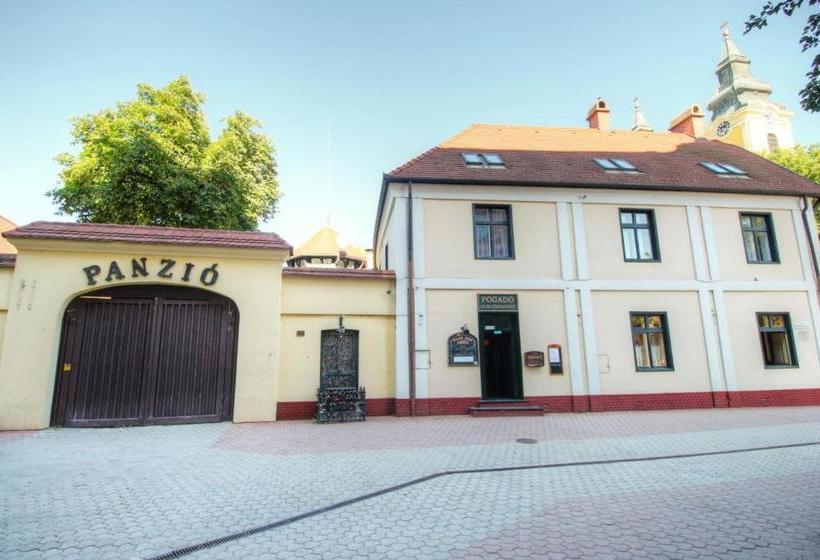 ベッドアンドブレックファースト Play Pub étterem és Panzió