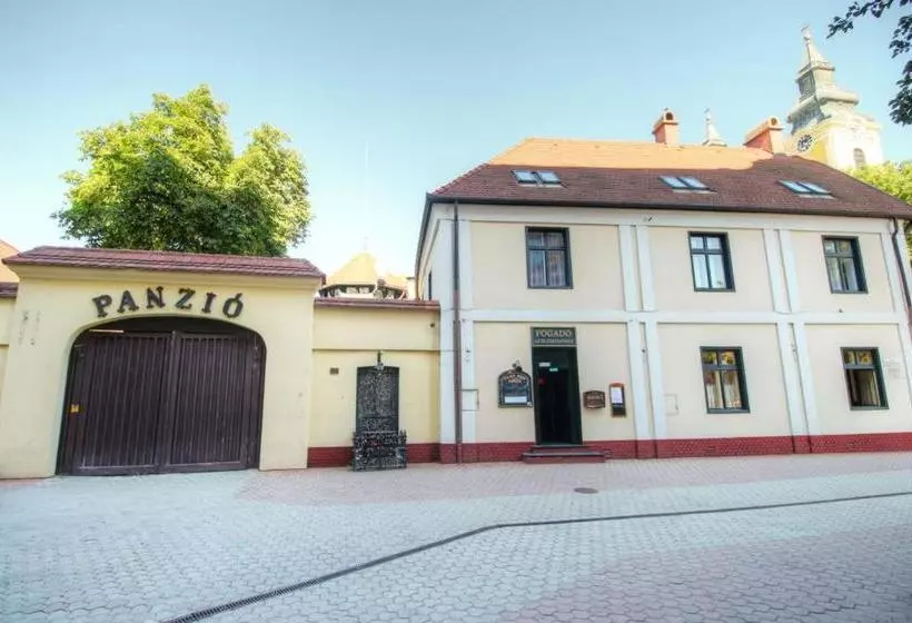تختخواب و صبحانه Play Pub étterem és Panzió
