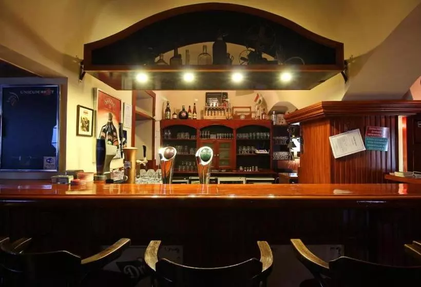 تختخواب و صبحانه Play Pub étterem és Panzió