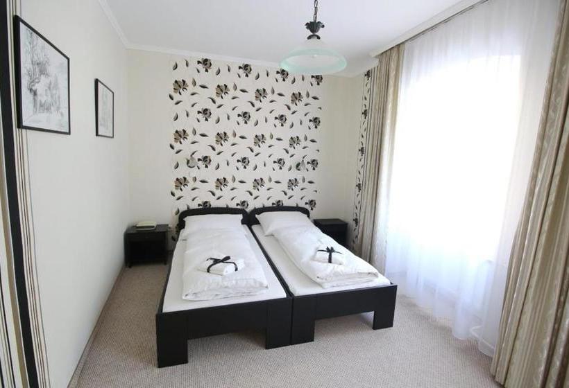 ベッドアンドブレックファースト Play Pub étterem és Panzió