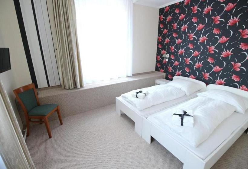 ベッドアンドブレックファースト Play Pub étterem és Panzió