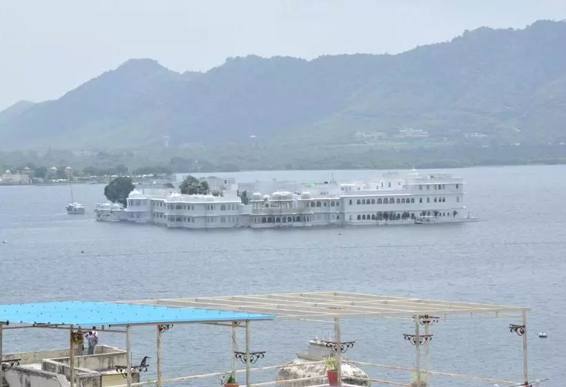 ホテル Gangaur Palace