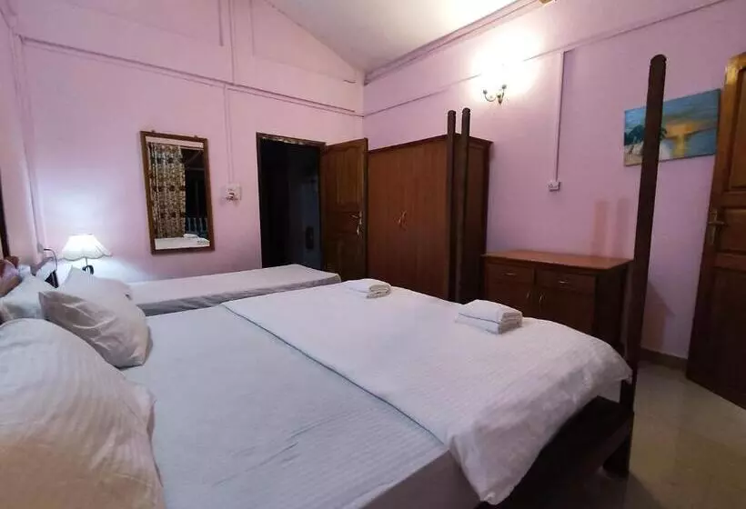 Hotelli Maria Paulo Guest House Bar And Restaurant