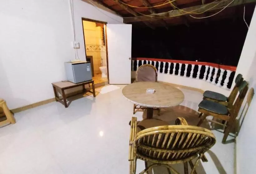 Hotelli Maria Paulo Guest House Bar And Restaurant